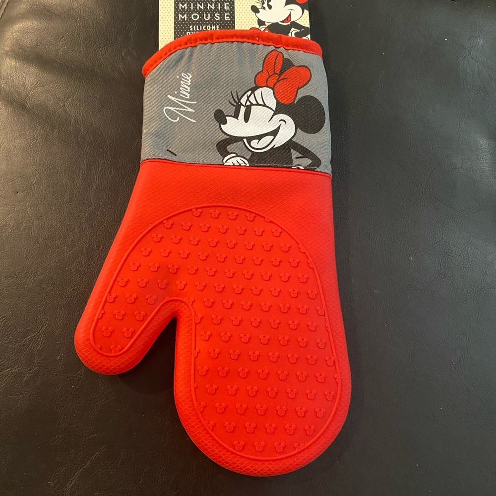 Minnie Mouse - Picture 14 of 16